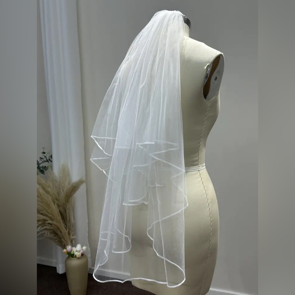 Elegant White Bridal Veil.   New
